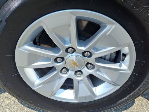 Used 2025 Chevrolet Silverado 1500 LT RWD image 11