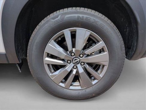 Used 2025 Nissan Pathfinder SV AWD/4WD image 14