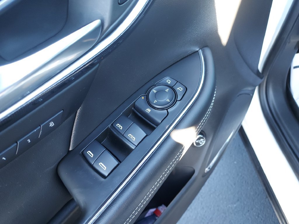 Used 2021 Buick Envision Essence w/ Technology Package I FWD image 11
