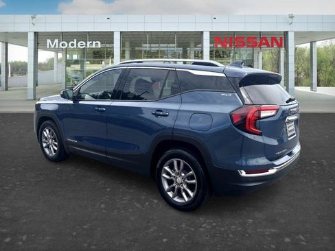 Used 2024 GMC Terrain SLT FWD image 3