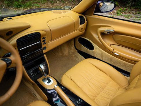 Used 2001 Porsche 911 Carrera RWD image 24