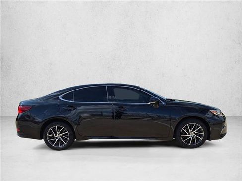 Used 2017 Lexus ES 350 w/ Luxury Package FWD image 4
