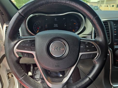Used 2018 Jeep Grand Cherokee Limited AWD/4WD image 17