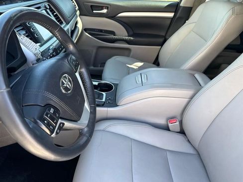 Used 2015 Toyota Highlander XLE FWD image 35