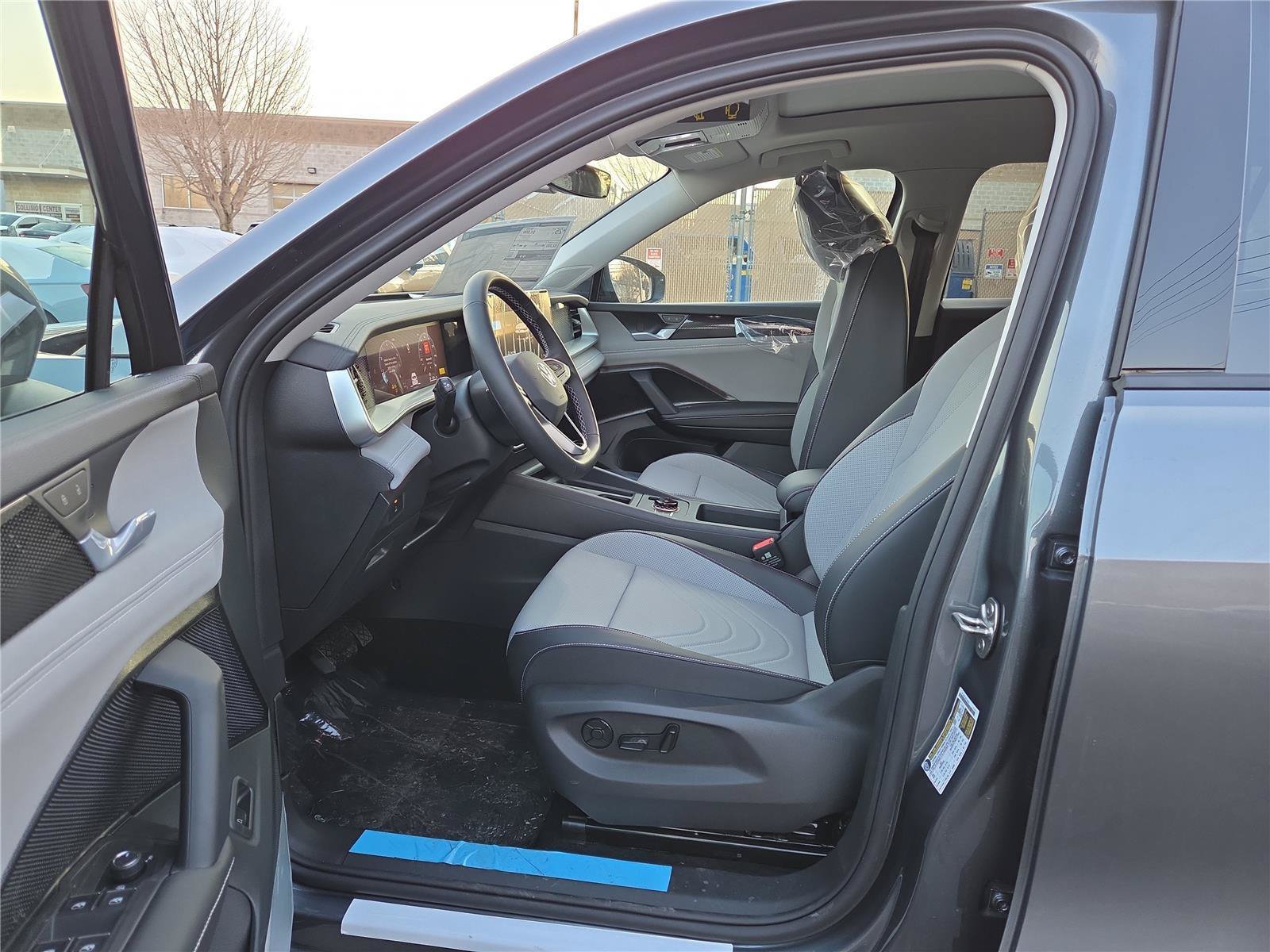Used 2026 Volkswagen Tiguan SE AWD/4WD image 13