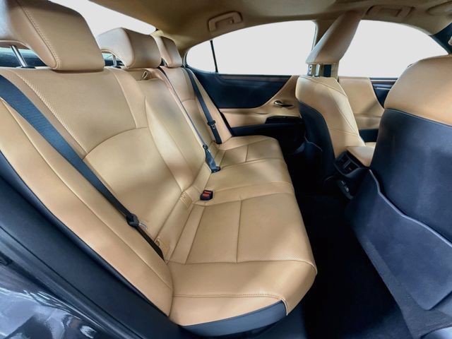 Used 2024 Lexus ES 300h w/ Premium Package FWD image 28