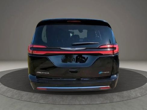 Used 2024 Chrysler Pacifica Limited FWD image 4