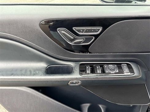 Certified 2025 Lincoln Aviator AWD image 26
