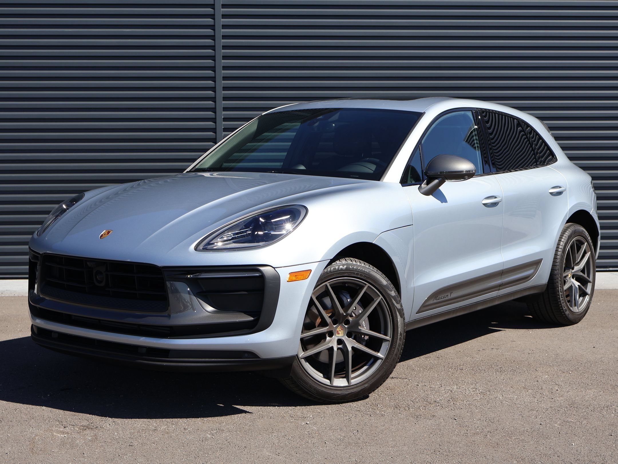Used 2024 Porsche Macan Turbo AWD/4WD image 1