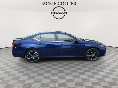 Used 2024 Nissan Altima 2.5 SR FWD image 4