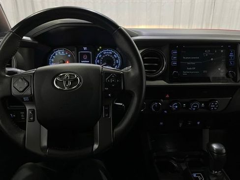 Certified 2019 Toyota Tacoma TRD Off-Road AWD/4WD image 19