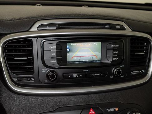 Used 2016 Kia Sorento FWD image 17