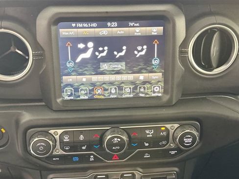 Used 2022 Jeep Wrangler Unlimited Sahara w/ Cold Weather Group AWD/4WD image 14