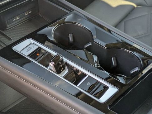 Used 2025 Volkswagen Atlas SE image 25