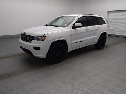 Used 2018 Jeep Grand Cherokee Altitude AWD/4WD image 2