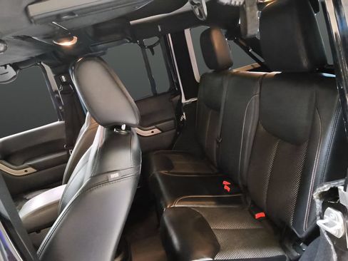 Used 2017 Jeep Wrangler Unlimited Sahara AWD/4WD image 27