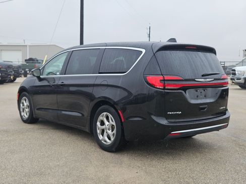 Used 2024 Chrysler Pacifica Limited image 5