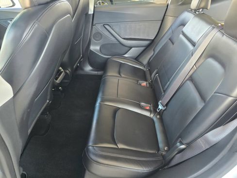 Used 2021 Tesla Model Y Long Range AWD/4WD image 29