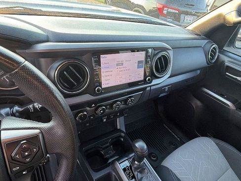Used 2020 Toyota Tacoma TRD Sport AWD/4WD image 5