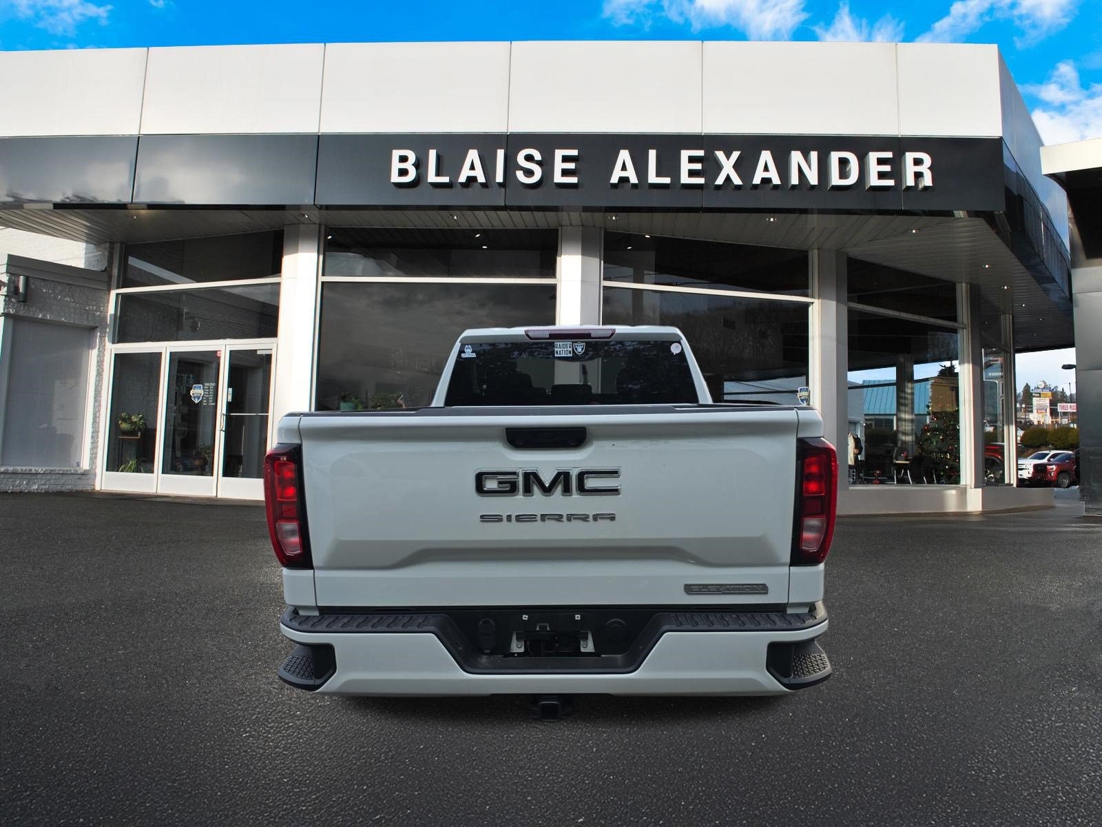 Used 2023 GMC Sierra 1500 Elevation AWD/4WD image 4