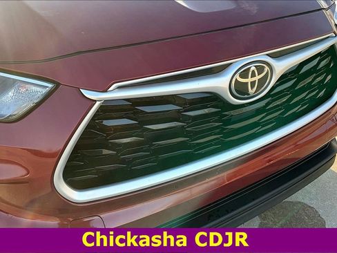 Used 2022 Toyota Highlander XLE image 30