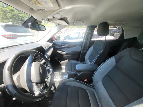 Used 2024 Chevrolet TrailBlazer LT w/ Convenience Package FWD image 10