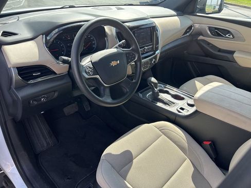 Used 2023 Chevrolet Traverse LS image 18