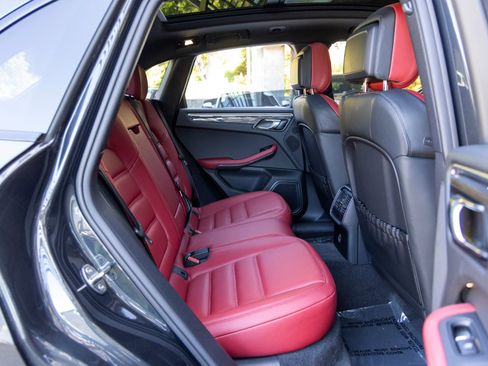 Used 2023 Porsche Macan Turbo image 53