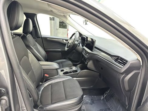 Used 2025 Ford Escape SE FWD image 30