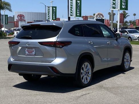 Certified 2024 Toyota Highlander Limited AWD/4WD image 43