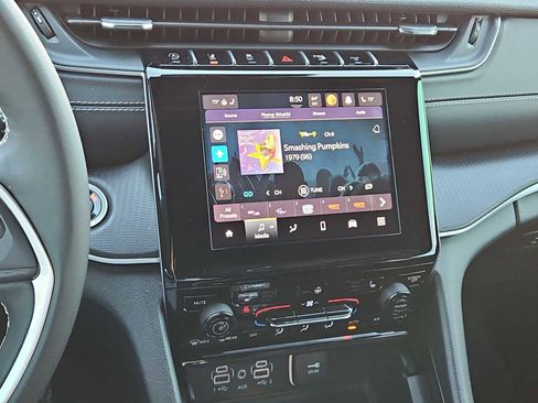 Used 2025 Jeep Grand Cherokee Laredo w/ Luxury Tech Group I image 29