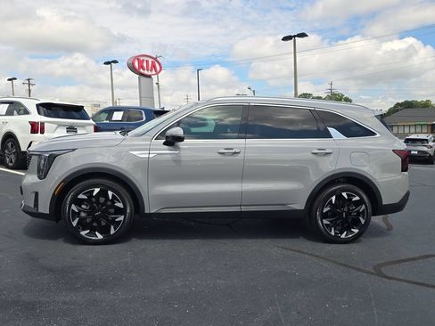 Certified 2025 Kia Sorento EX w/ Panoramic Sunroof Package FWD image 6