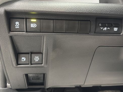 Used 2025 Toyota Sienna LE AWD/4WD image 23