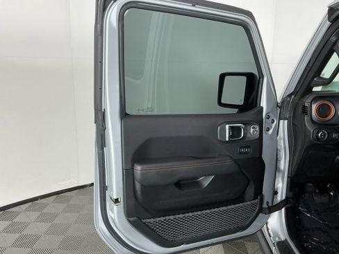 Used 2023 Jeep Gladiator Mojave w/ Cold Weather Group AWD/4WD image 12
