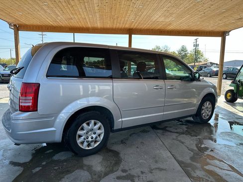 Used 2009 Chrysler Town & Country LX w/ PWR Convenience Group FWD image 16