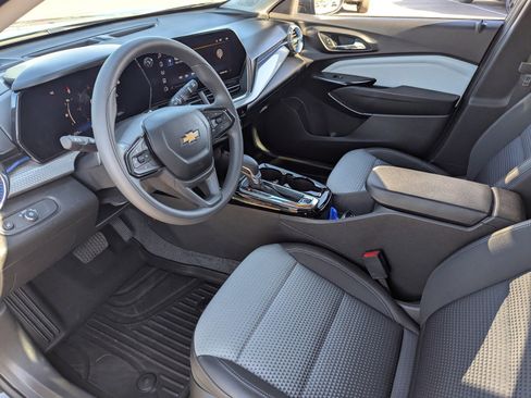 Certified 2025 Chevrolet Trax LT image 27