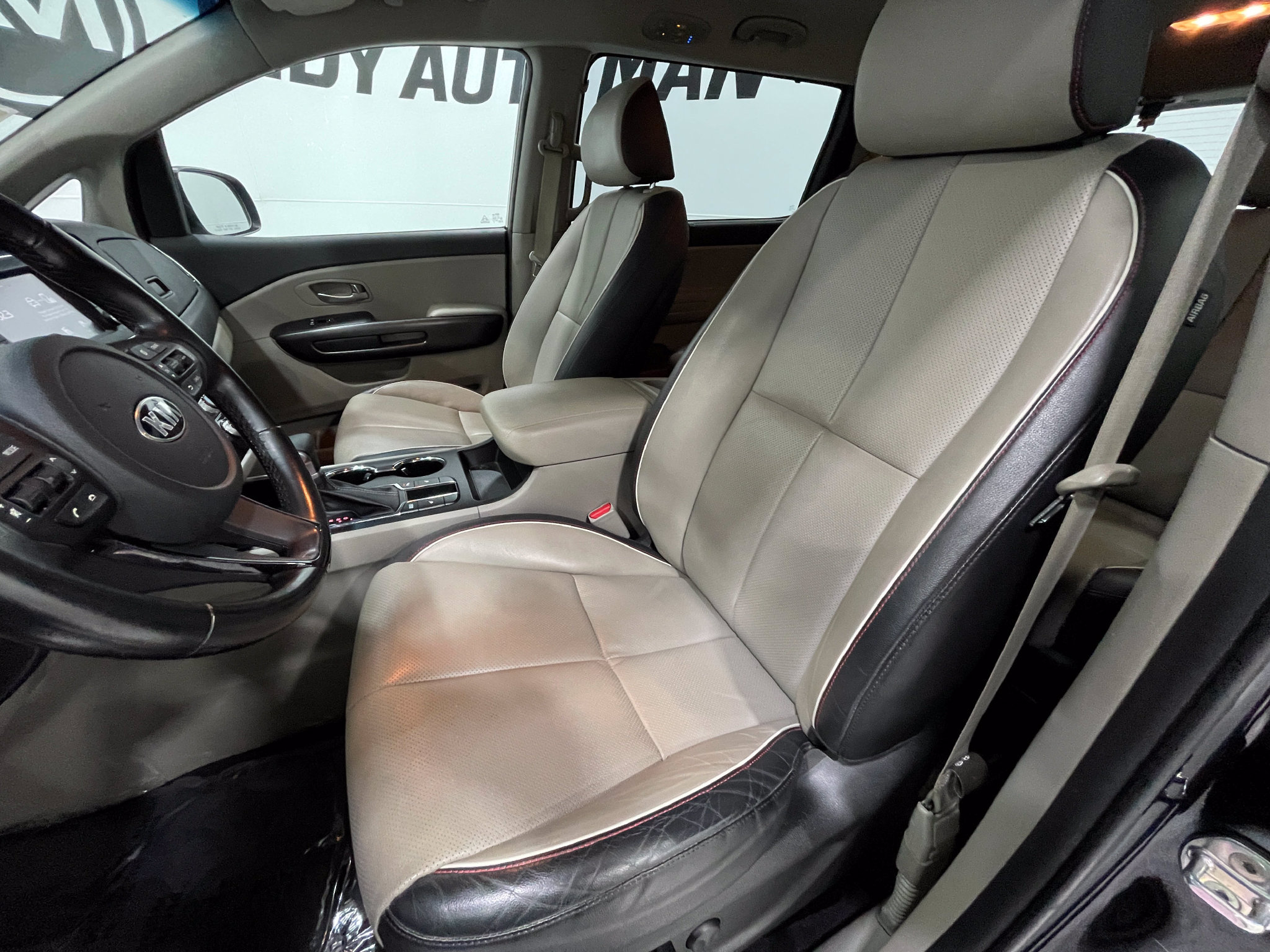 Used 2020 Kia Sedona EX FWD image 12