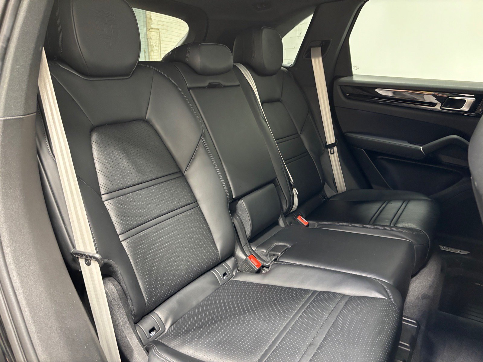 Used 2023 Porsche Cayenne Platinum Edition AWD/4WD image 35