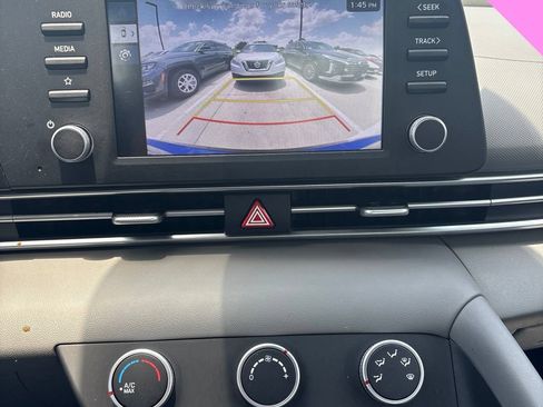 Certified 2025 Hyundai Elantra SE FWD image 14