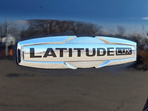 Used 2024 Jeep Compass Latitude w/ Sun and Sound Group image 33