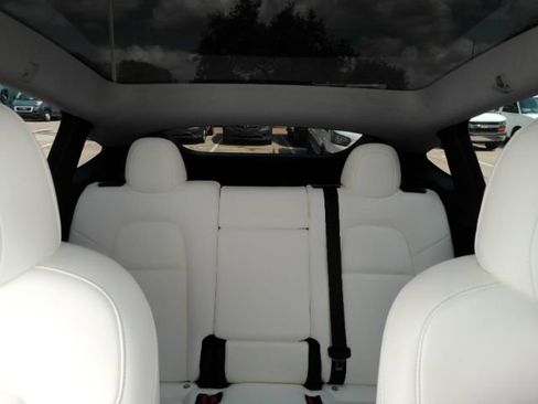 Used 2023 Tesla Model Y Long Range image 31