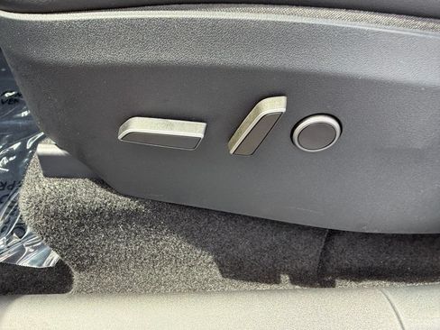 Used 2024 Tesla Model Y Long Range AWD/4WD image 10