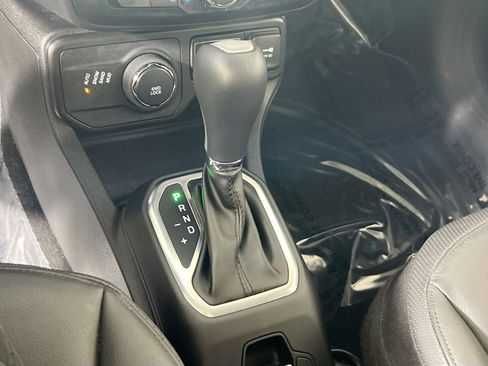 Used 2023 Jeep Renegade Limited w/ Sun/Sound Group AWD/4WD image 17