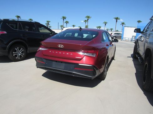 Used 2024 Hyundai Elantra Limited FWD image 3
