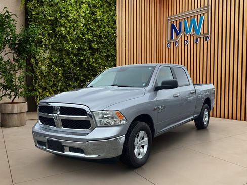 Used 2021 RAM 1500 Classic SLT image 3