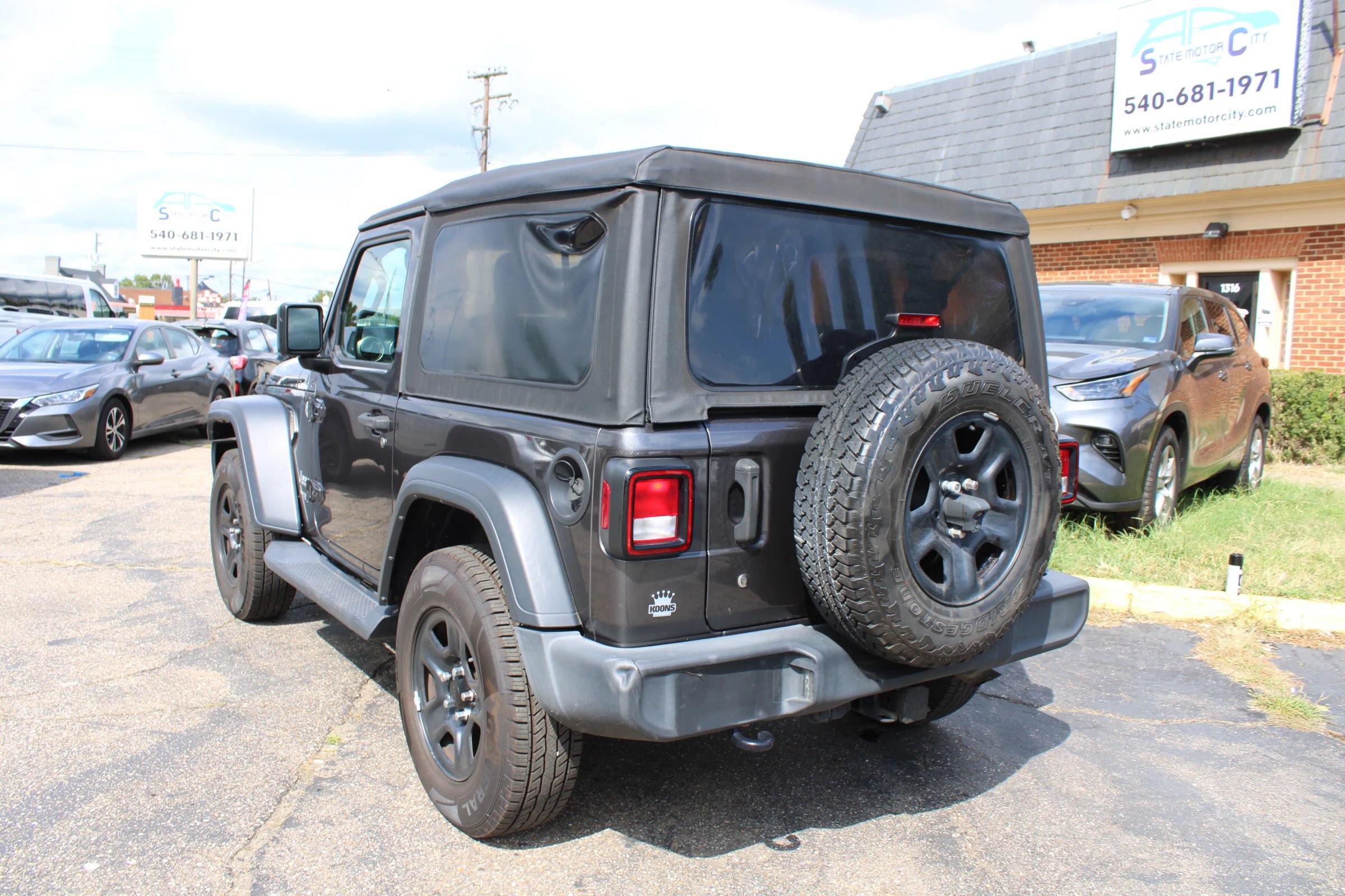 Used 2018 Jeep Wrangler Sport AWD/4WD image 8
