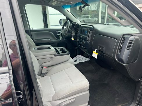 Used 2018 Chevrolet Silverado 1500 Custom w/ Custom Convenience Package AWD/4WD image 9