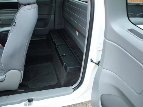 Used 2015 Toyota Tacoma 2WD Access Cab image 17