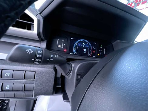 Used 2025 Toyota Tacoma SR5 AWD/4WD image 18