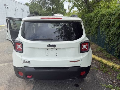 Used 2016 Jeep Renegade Trailhawk w/ Premium Trailhawk Package AWD/4WD image 7